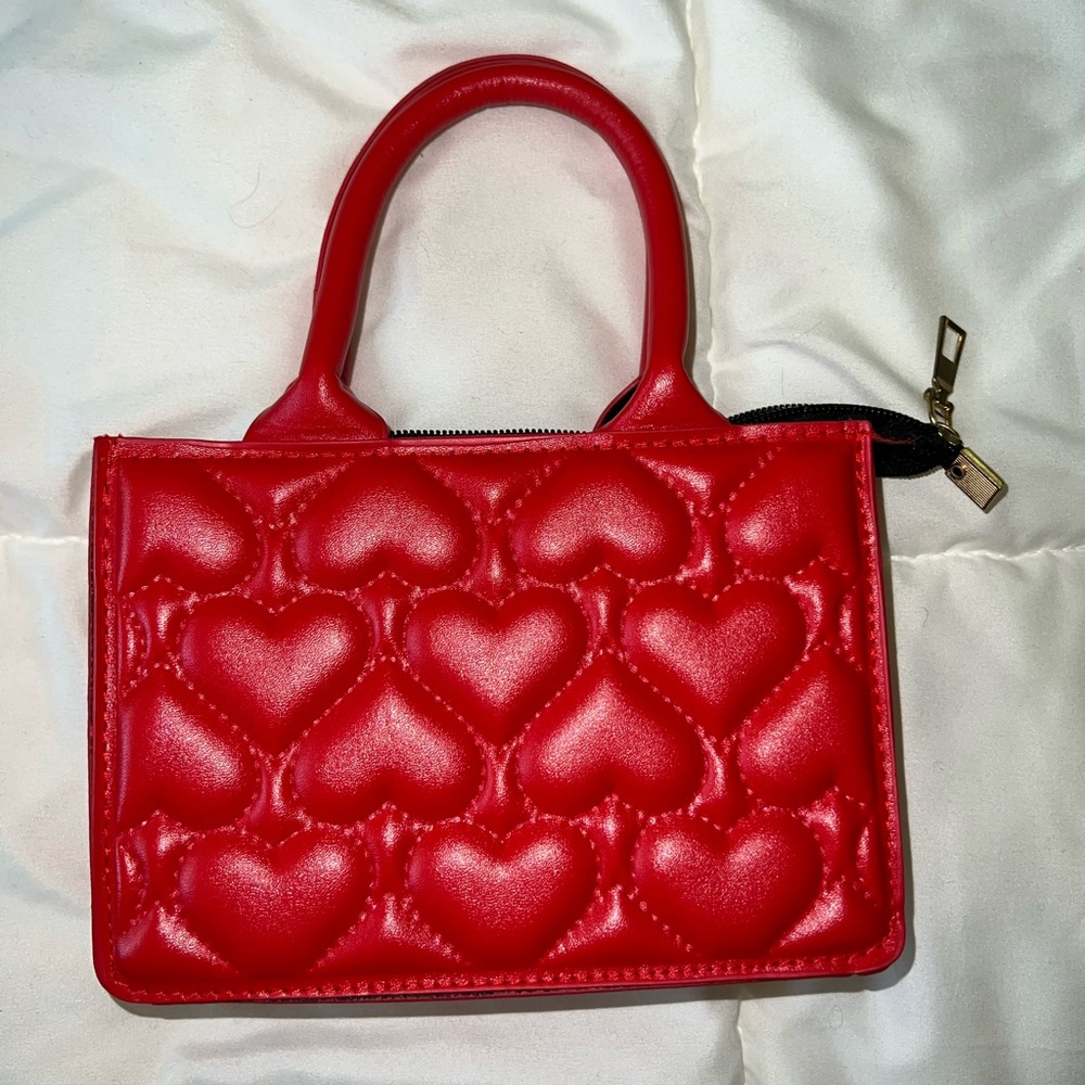 Small red bag. Adorable heart pattern.